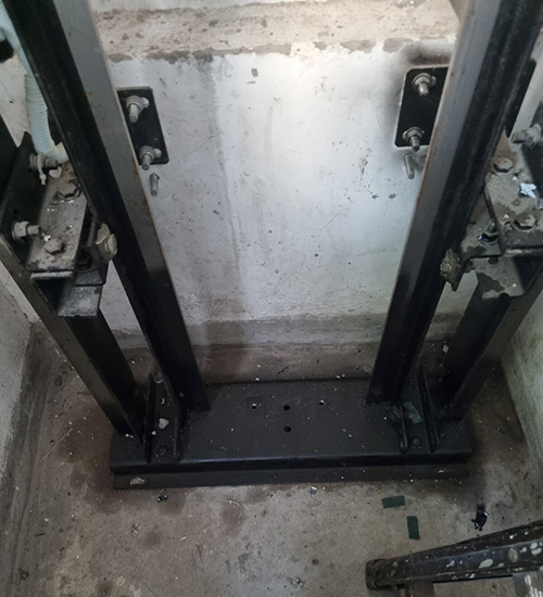 Đơn vị thi công không lắp giảm chấn cho thang máy ở một công trình tại Hà Nội - Nguồn: Tạp chí Thang máy