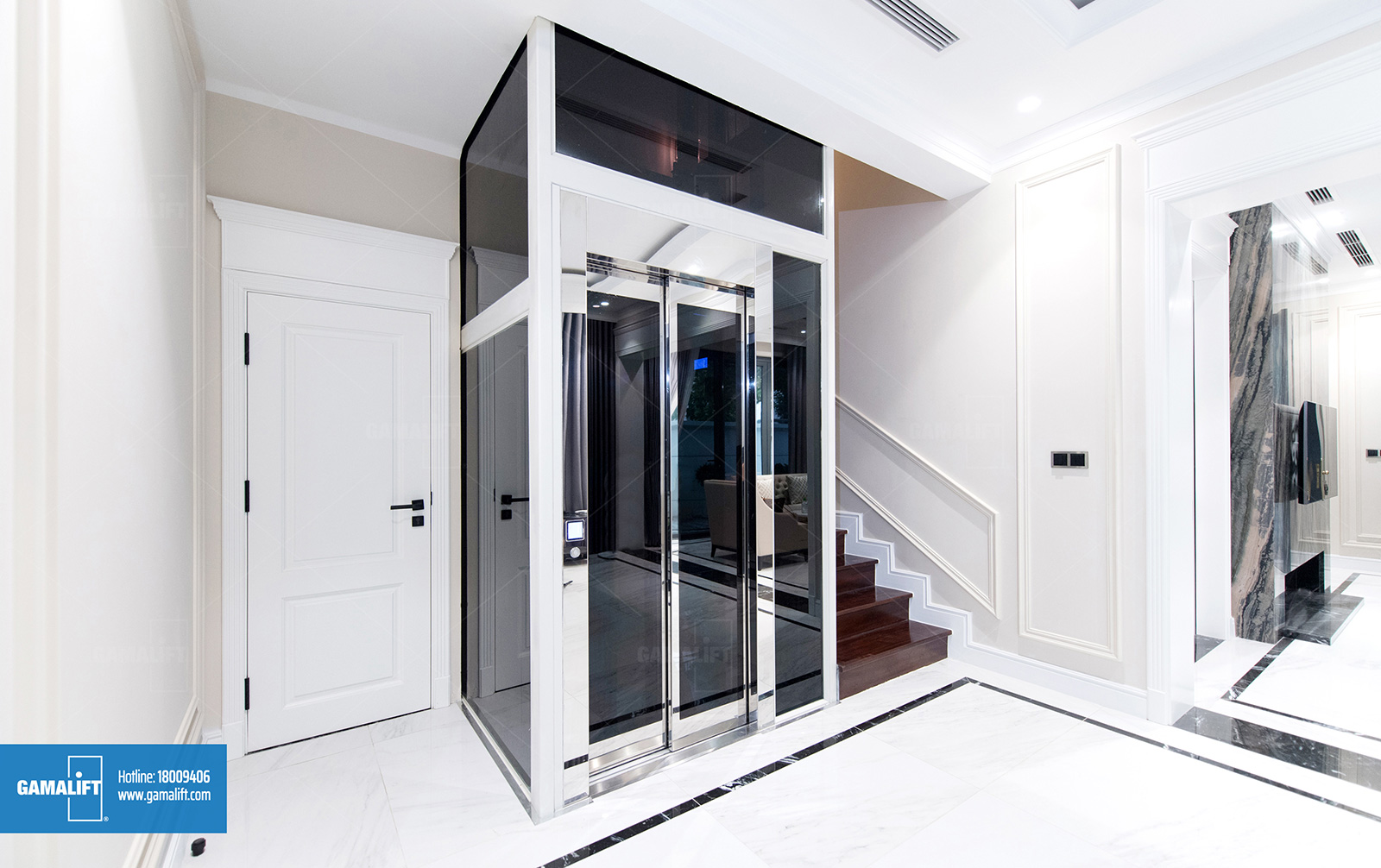 Thang máy kính với cửa tự động, sang trọng và tiện nghi | Thang máy tại biệt thự Harmony - Vinhomes Riverside, Hà Nội